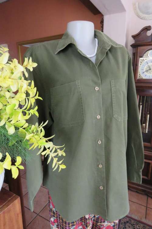 Army green ladies long sleeve casual shirt by 'News' in size 40/16. Two front pockets.