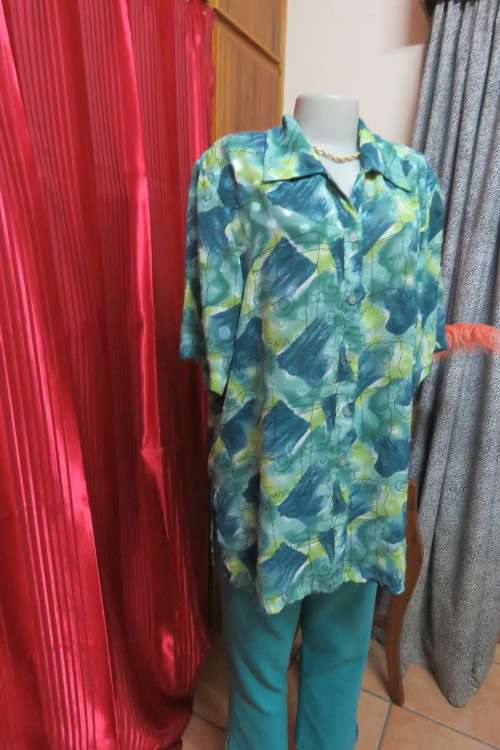 Cheerful summer blouse in medley of greens with black curled lines. Size 44/20.