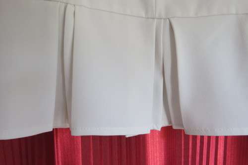 Up style off-white pencil skirt with pleated seam area. Size 40/16 by 'Inspire'.