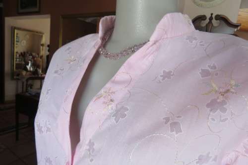 Charming rose pink short sleeve top with banded collar and V Front. Size 38/14.