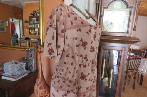 Button down dress in light brown with darker patches and dark brown flowers. Size 44/20.
