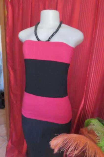 Strapless top in stretch viscose fabric size 34/10. Magenta pink top and seam with black middle area