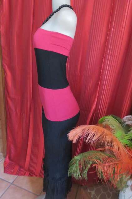 Strapless top in stretch viscose fabric size 34/10. Magenta pink top and seam with black middle area