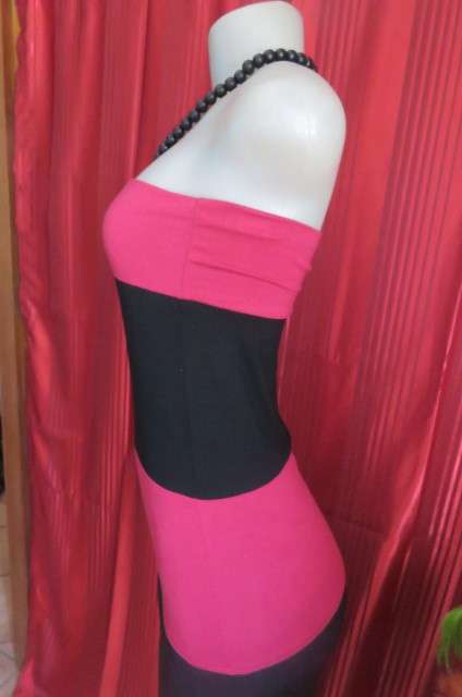 Strapless top in stretch viscose fabric size 34/10. Magenta pink top and seam with black middle area