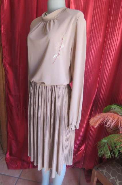 Amazing Sepia beige vintage dress with permanent pleated skirt size 38/14 by 'Lady Harrington'