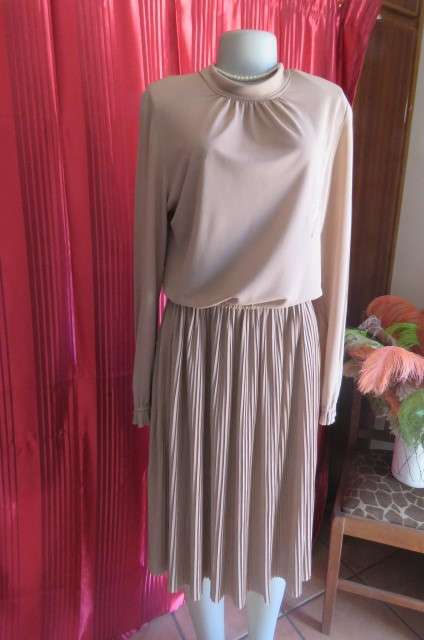 Amazing Sepia beige vintage dress with permanent pleated skirt size 38/14 by 'Lady Harrington'