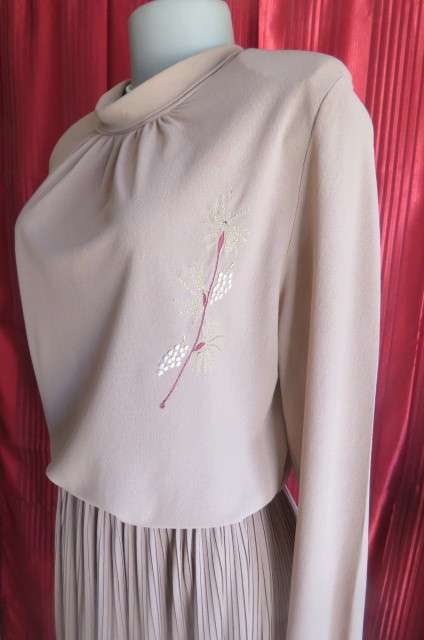 Amazing Sepia beige vintage dress with permanent pleated skirt size 38/14 by 'Lady Harrington'