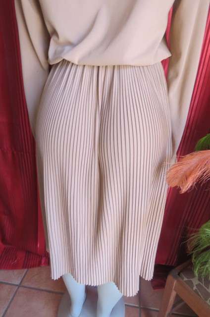 Amazing Sepia beige vintage dress with permanent pleated skirt size 38/14 by 'Lady Harrington'