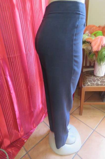 Fabulous navy pants with mottled effect size 34/10 by WWW. Dummy front pockets.As new