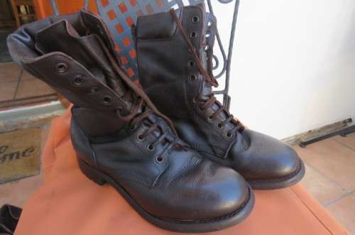 Pair of SADF genuine leather army boots in brown size 8  army size 262w .Issued in 2012 by DWS.