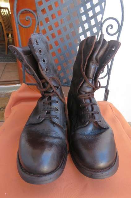Pair of SADF genuine leather army boots in brown size 8  army size 262w .Issued in 2012 by DWS.