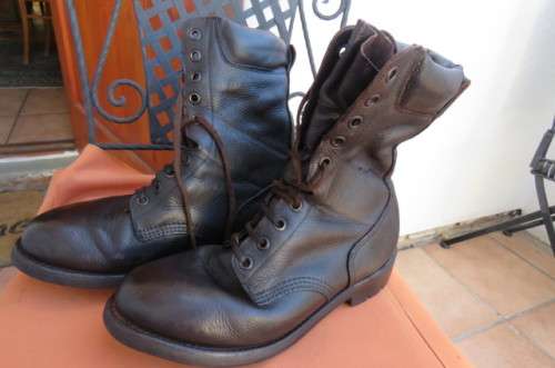 Pair of SADF genuine leather army boots in brown size 8  army size 262w .Issued in 2012 by DWS.