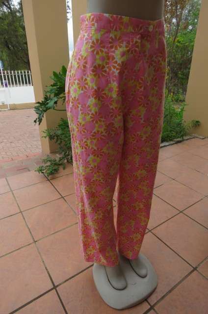 Cotton pants in cheerful yellow, pink and orange circle designs. High waisted. Size 37/13.