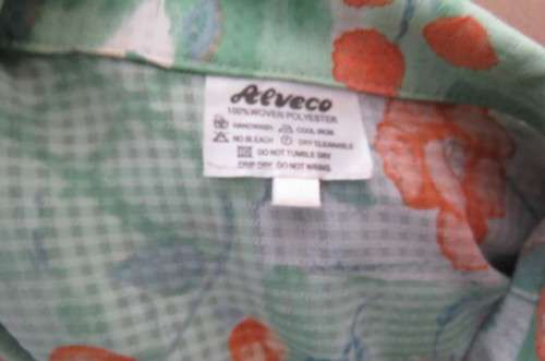 As new 'Alveco' vintage dress in 100% woven polyester fabric size 40/16.