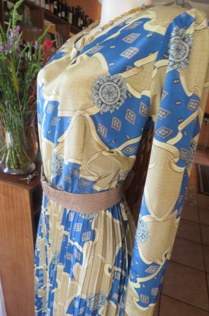 Stunning silky polyester dress with flare consentina pleated bottom size 40/16.