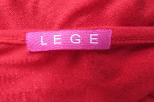 Pretty bright red top with short cut-on sleeves. Blouson style with banded waist size 42/18.