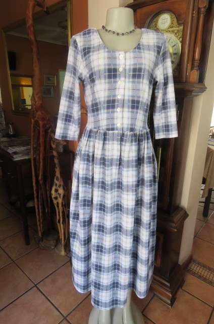 High quality dress by 'Paris Sport Club' size 32/8. Navy, light blue and white check pattern.