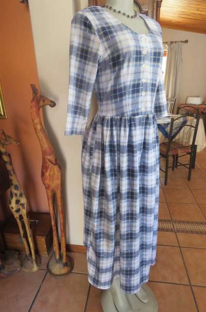 High quality dress by 'Paris Sport Club' size 32/8. Navy, light blue and white check pattern.