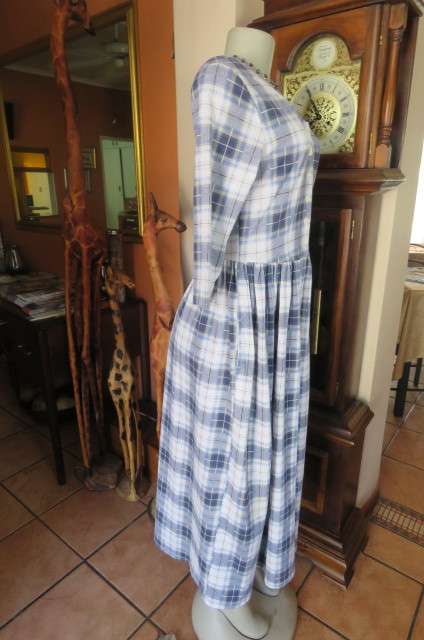 High quality dress by 'Paris Sport Club' size 32/8. Navy, light blue and white check pattern.
