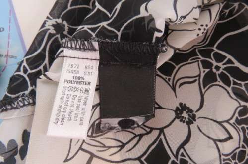 Black and white top with bold floral pattern With raglan sleeves in bracelet length Size 32/8.As new