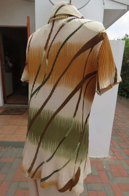 Unique permanent pleated short sleeve top in size 44/20. Button down front with shirt collar.