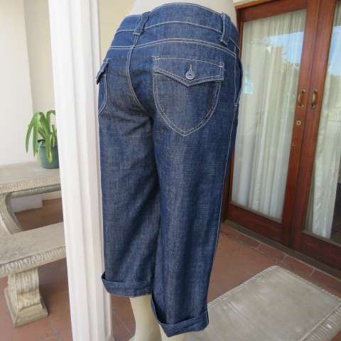 Low rise cropped denim jean pants with culotte look. Wide legs. Size 34/10. New condition.
