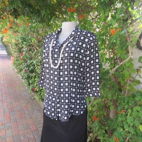 Black and white square patterned top by 'Lisa Spinelli' size 34/10. Elbow length sleeves. As new.