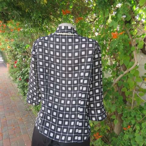 Black and white square patterned top by 'Lisa Spinelli' size 34/10. Elbow length sleeves. As new.
