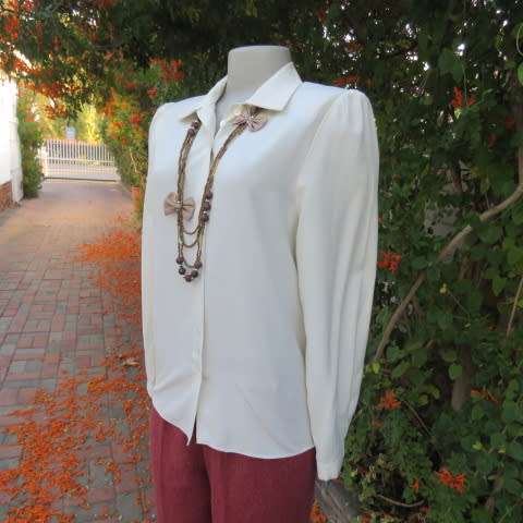 Amazing cream vintage button down top with embroidered shirt collar by SHELLEY size 34/10