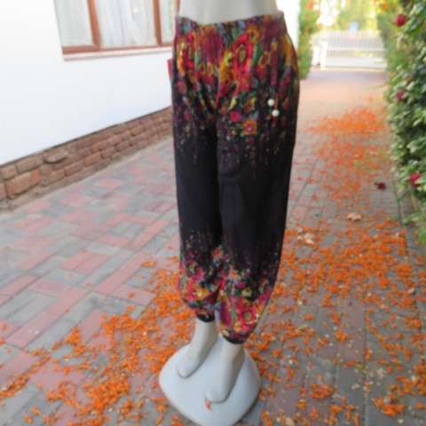 Palazzo pants in black with pretty colourfyl borders in crimson,yellow,mustard and green. Size 34/10