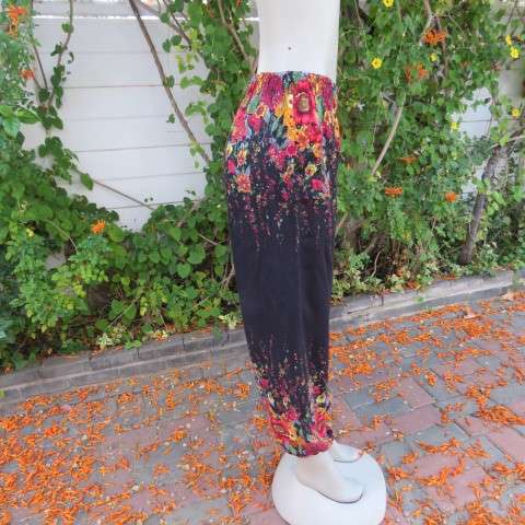 Palazzo pants in black with pretty colourfyl borders in crimson,yellow,mustard and green. Size 34/10