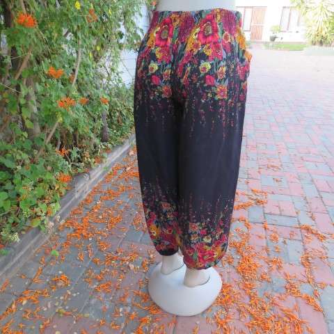 Palazzo pants in black with pretty colourfyl borders in crimson,yellow,mustard and green. Size 34/10