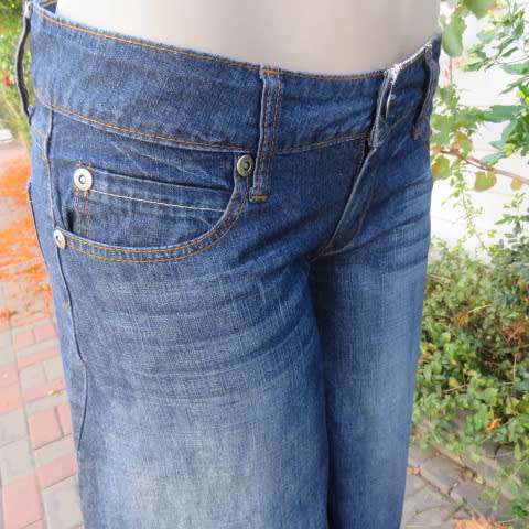 Culotte style blue denim cropped jean pants in size 34/10 by RT. Low rise. 100% cotton. As new.