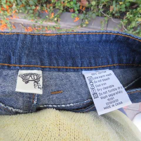 Culotte style blue denim cropped jean pants in size 34/10 by RT. Low rise. 100% cotton. As new.