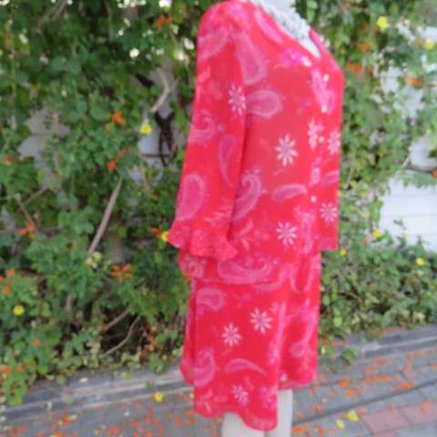Wear anywhere 2 piece outfit in red sheer polyester with paisley and floral pattern.Size 40/16.