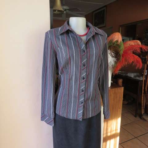 Power print top in red,black and white by FASHION EXPRESS in size 36/12. Button down.New cond.