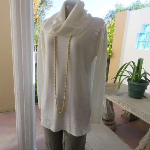 Soft cream colour long pull over cardigan with cowl neckline. In 100% acrylic yarn. Size 38 to 40
