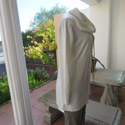 Soft cream colour long pull over cardigan with cowl neckline. In 100% acrylic yarn. Size 38 to 40