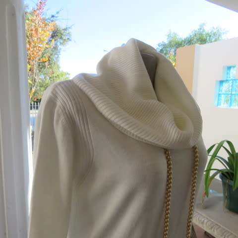 Soft cream colour long pull over cardigan with cowl neckline. In 100% acrylic yarn. Size 38 to 40