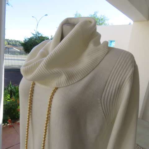 Soft cream colour long pull over cardigan with cowl neckline. In 100% acrylic yarn. Size 38 to 40