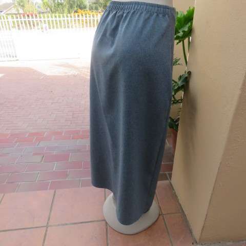 Versatile vintage fold over skirt in mottled jade colour. Size 36/12 by FASHIONETTE. New condition