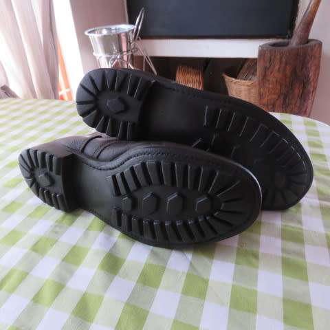 Pair of SADF army brown genuine leather boots in size 9 issued 2002 by BAGSHAW. Army size 270M