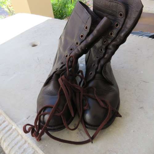 Pair of SADF brown genuine leather boots in size 8 issued 2004 by DWS. Army size 262M.Good cond.