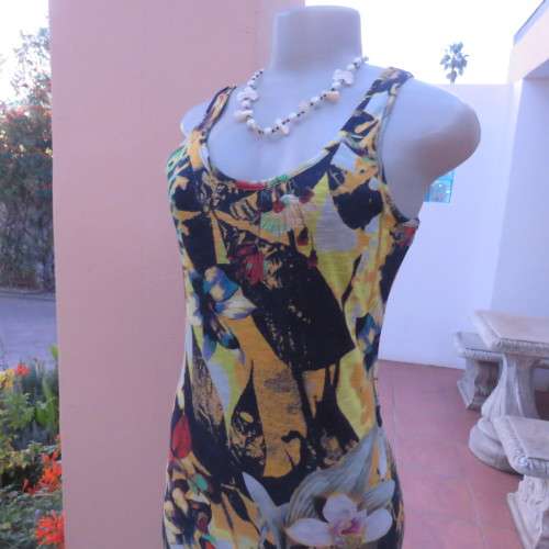 Sleek bodycon maxi dress in boho style colourful patterns.Size 34/10.Perfect fit.Scooped neckline.