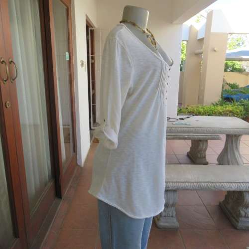 Easy to wear cream slip over elbow length top in stretch polycotton. Size 38/14 by `Real` clothing.