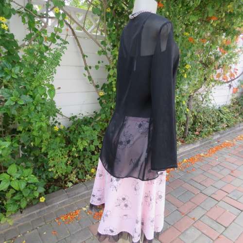 Waterfall style sheer black long sleeve top with V front size 38/14. In 100% polyester fabric.