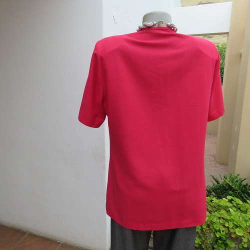 Elegant candy red short sleeve summer jacket. Collarless. Size 40/16 by `Merien Hall`. As new.
