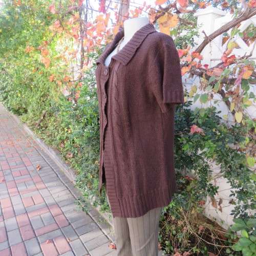 Choc brown button down acrylic knit short sleeve cardigan with collar. Size 38/14.By AUDACITY.