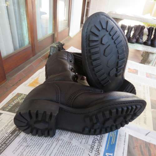 Pair of SADF brown genuine leather boots in size 5 by DWS issued 2009 in army size 232M.As new