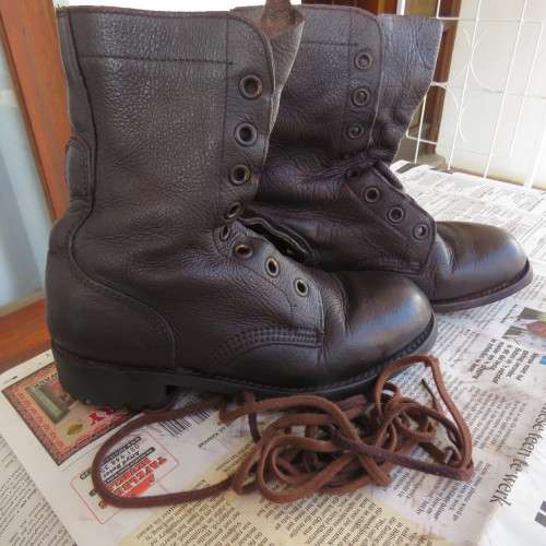 Pair of SADF brown genuine leather army boots in size 5 by DWS issued 2009 in army size 232.As new